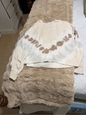 Abercrombie & Fitch Cream Sweatshirt with Brown Tie-Dye Chevron